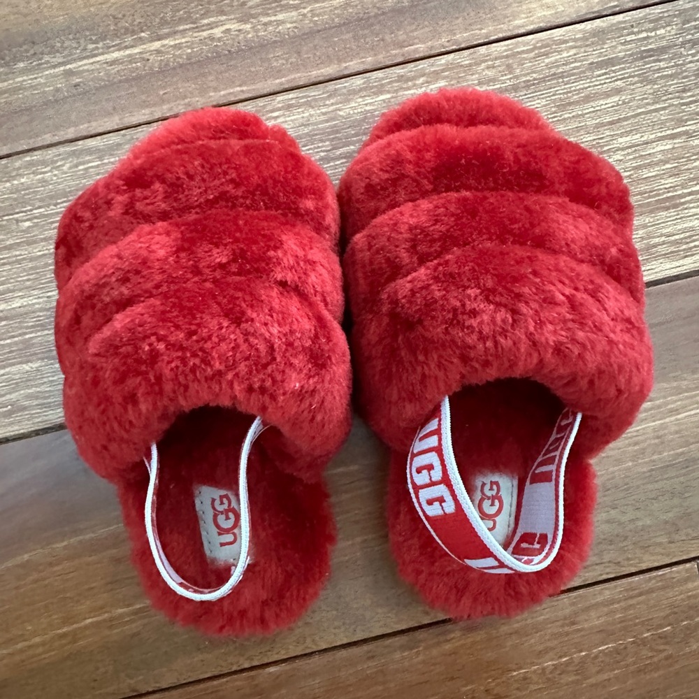 Ugg fluff yeah slide size 8M toddler